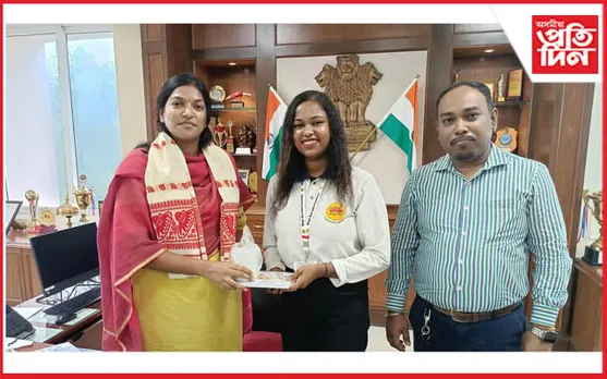 কামৰূপৰ জিলা আয়ুক্ত কীৰ্তি জল্লীক সাক্ষাৎ মেজিক বাছ ইণ্ডিয়া ফাউণ্ডেশ্যনৰ 